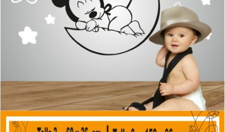 Mickey Mouse en la luna durmiendo