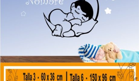 bebe durmiendo en la luna