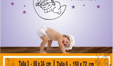 niña durmiendo en la luna