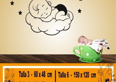 Baby schläft auf der Wolke mit Sternen