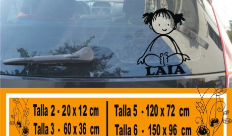 bébé de voiture sur carte fille